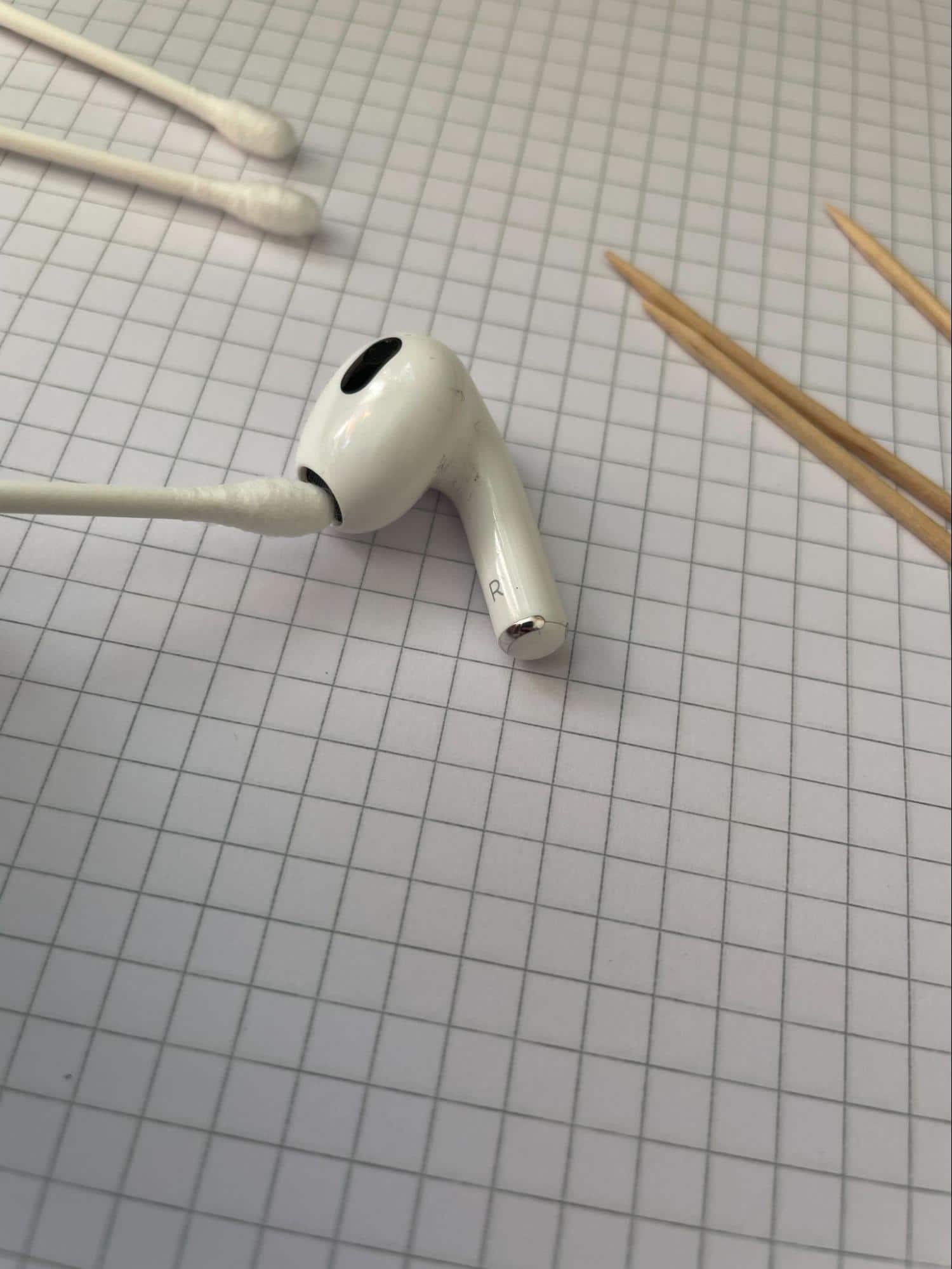 How to clean online apple earpods